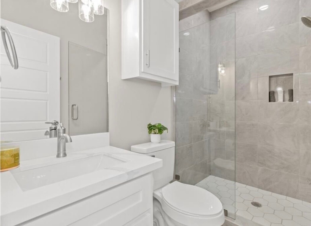 Building Photo - 2513 E Israel Ave