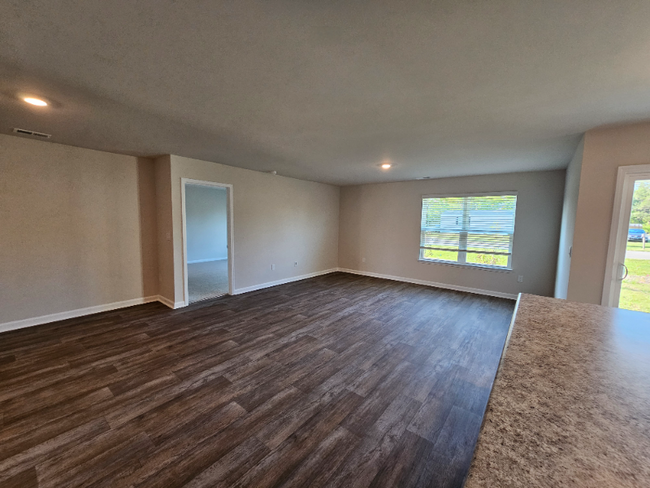Building Photo - 374 Jeff Waters Cir