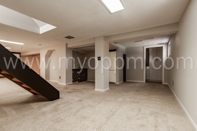 Building Photo - Completely Remodeled! 3 Bedroom / 3 Bathro...