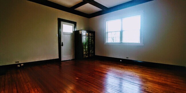 Building Photo - 2-Bed House | Linwood-Mt. Lookout | Available NOW!