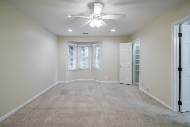 Building Photo - 807 Greenleaf Ave