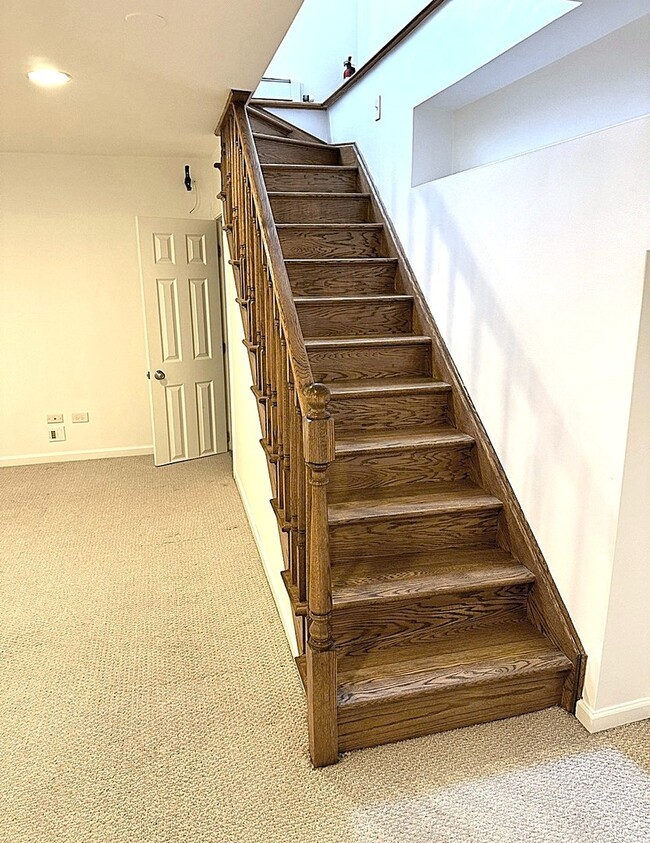 Building Photo - 8655 1/2 W Foster Ave