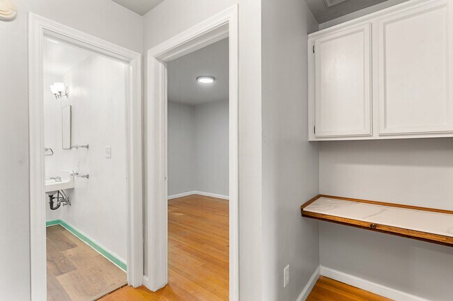 Building Photo - Heart of Sacramento ~~Duplex for RENT!