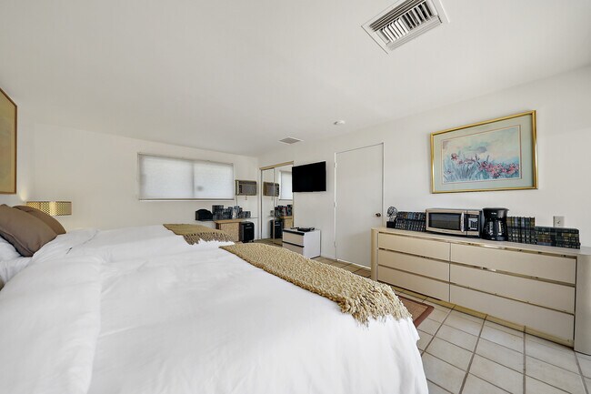 Building Photo - 77137 Iroquois Dr