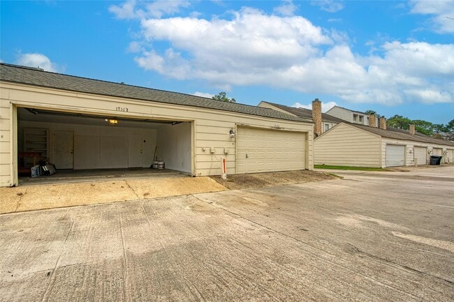 Building Photo - 17163 Beaver Springs Dr