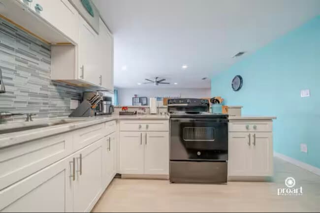 Building Photo - 4000 Gulf Terrace Dr