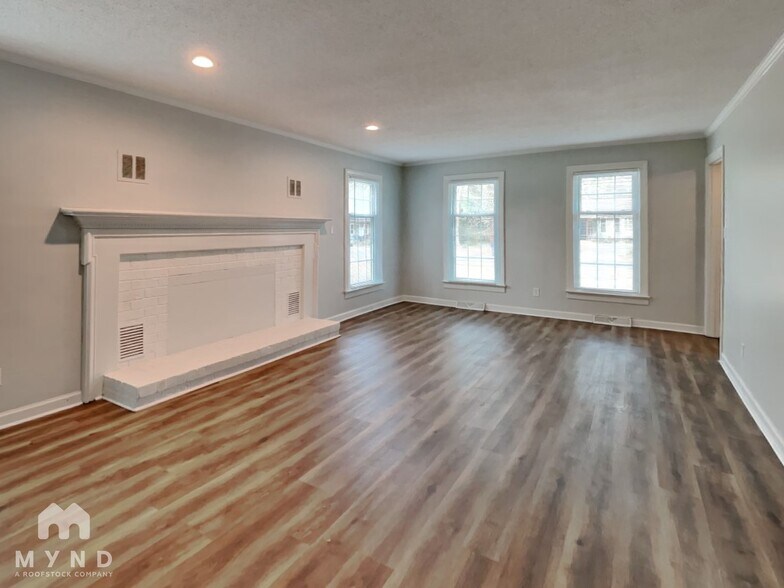 Building Photo - 25 Camelia Dr