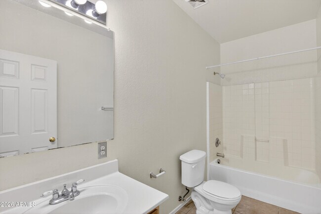 Building Photo - 1476 E Avenida Grande