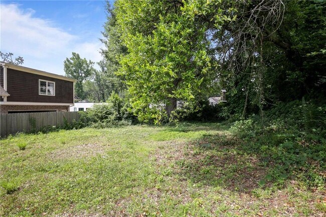 Building Photo - 64 W Belle Isle Rd NE