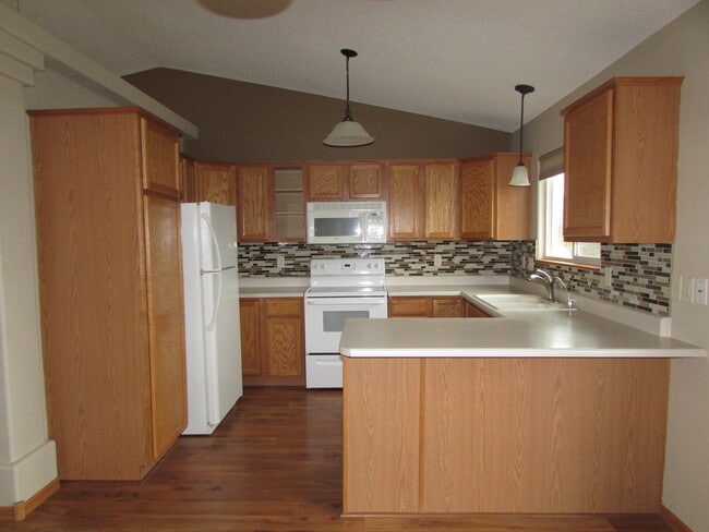 Building Photo - 4 BEDROOM | 3 BATH | FENCED YARD | DOUBLE ...