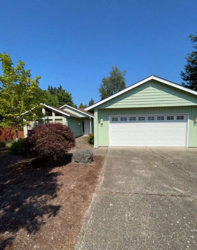 Building Photo - Cute Home with large yard in Hillsboro