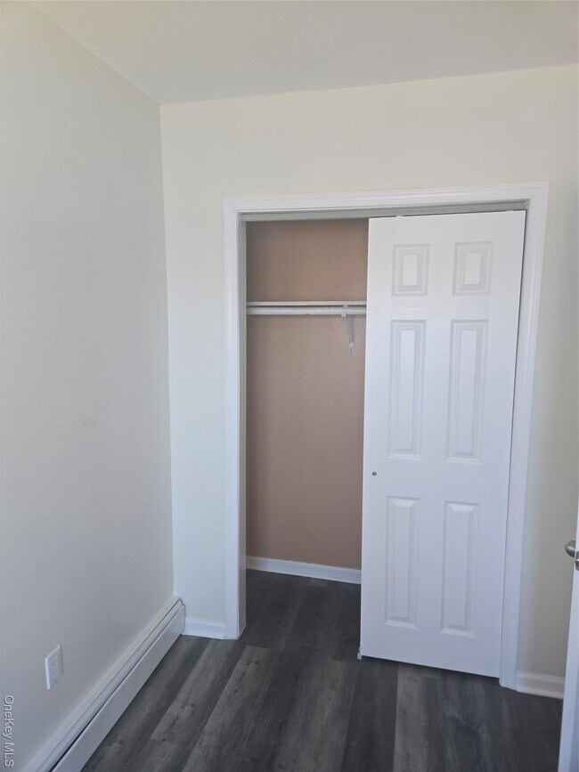 Building Photo - 404 E 54th St