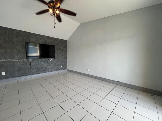 Building Photo - 450 NW 214th St