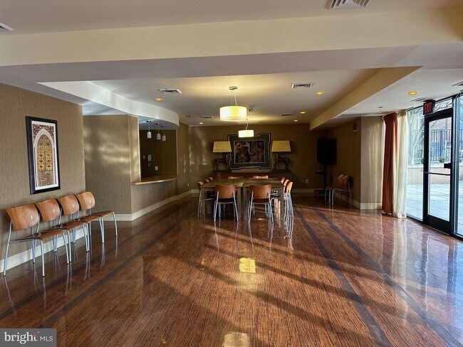 Building Photo - 4620 N Park Ave