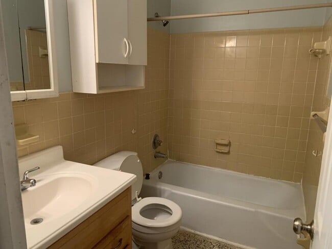 Building Photo - 1186 Sedeeva St
