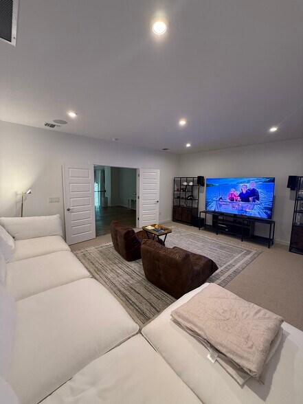 Building Photo - 5033 Carsoli Ln