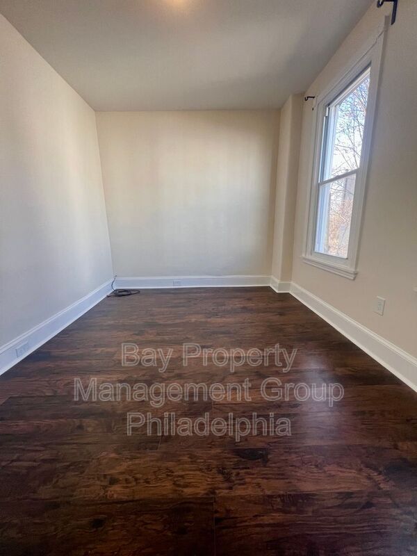 Building Photo - 2165 W Grange Ave