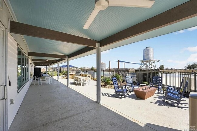 Building Photo - 22 Silos Meadows