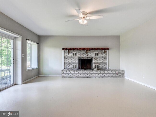 Building Photo - 1552 Glencoe Rd