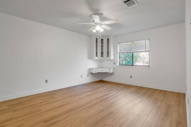 Building Photo - 10903 Chateau Hill