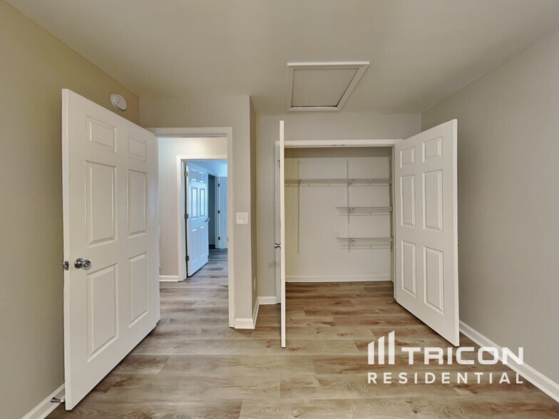 Building Photo - 868 Loch Lomond Cir