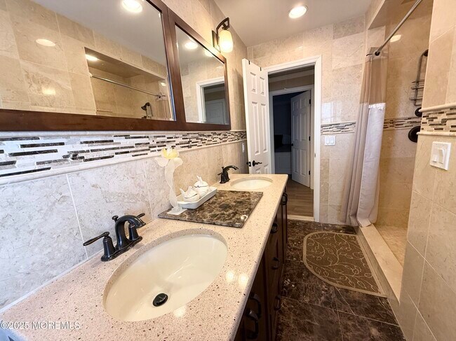 Building Photo - 5 Marius Ln