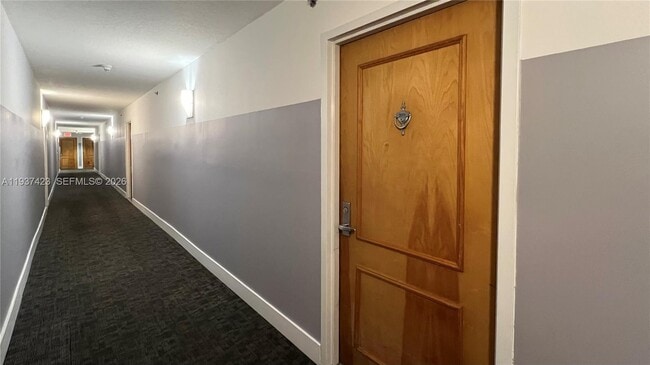 Building Photo - 1200 Brickell Bay Dr