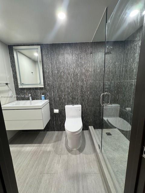 Building Photo - 90 Edgewater Dr