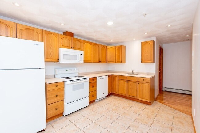 Building Photo - 19 Rosewood Dr