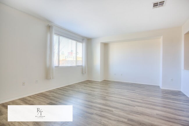 Building Photo - Beautiful 2-story home located in a gated community