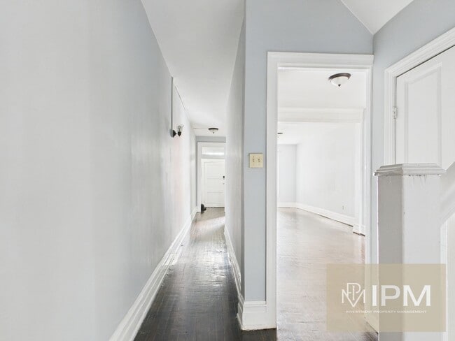 Building Photo - Available Now! Spacious 5 Bedroom, 1 Bath ...