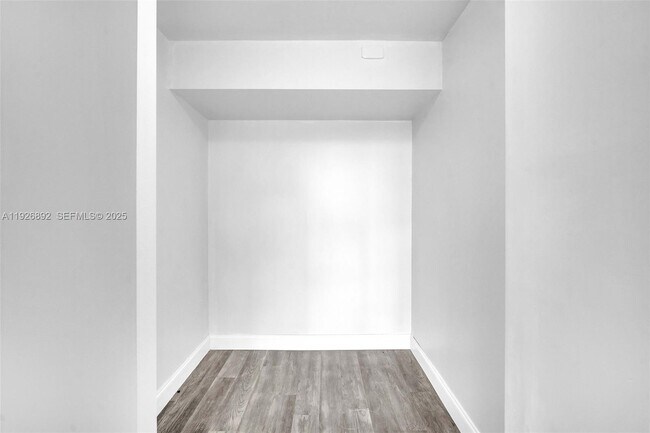 Building Photo - 1000 St Charles Pl