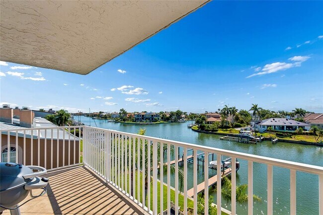 Building Photo - 719 Pinellas Bayway S