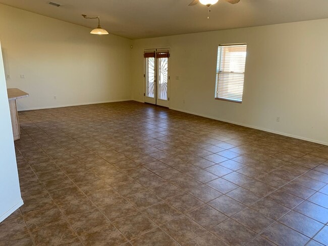Building Photo - 4BD/2BA/2CG 1900 sf in Canyon de Flores subdivision, Sierra Vista, AZ