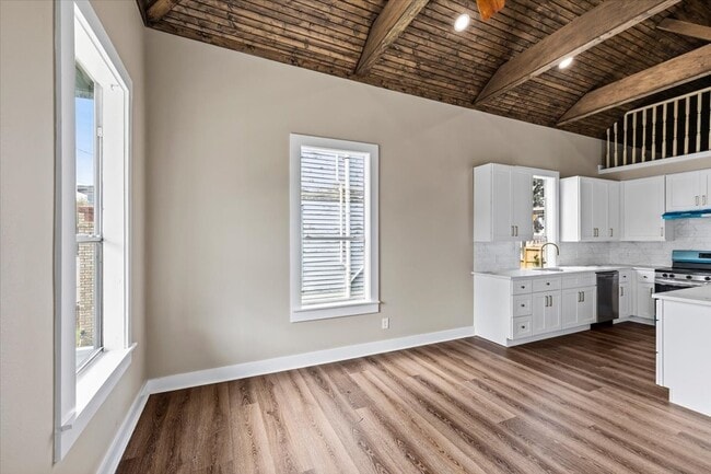 Building Photo - 1724 Winnie St