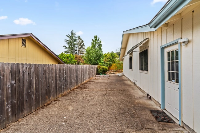 Building Photo - 4BD, 2.5BA Home located in the desirable Churchill Neighborhood!