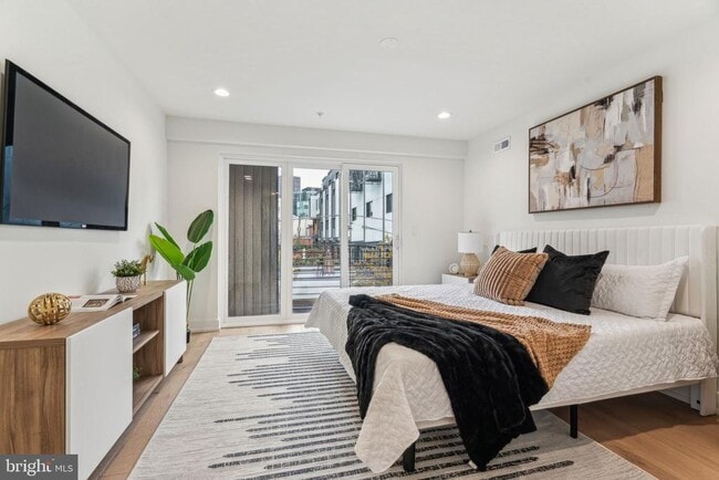 Building Photo - 1106 N Bodine St