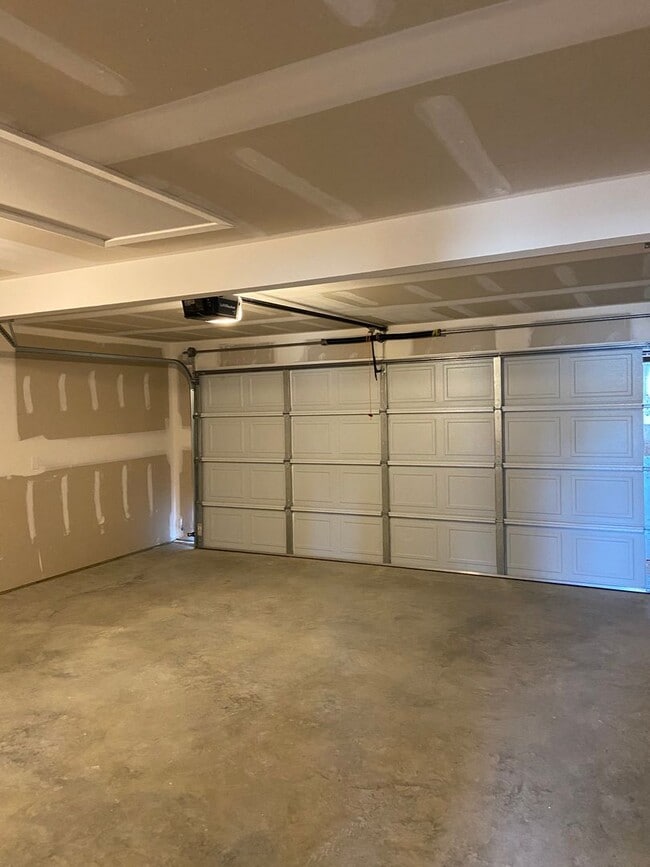 Building Photo - Available Now: Stylish 3 Bed, 2 Bath Home in Jonesboro – Comfort, Space & Convenience Await!