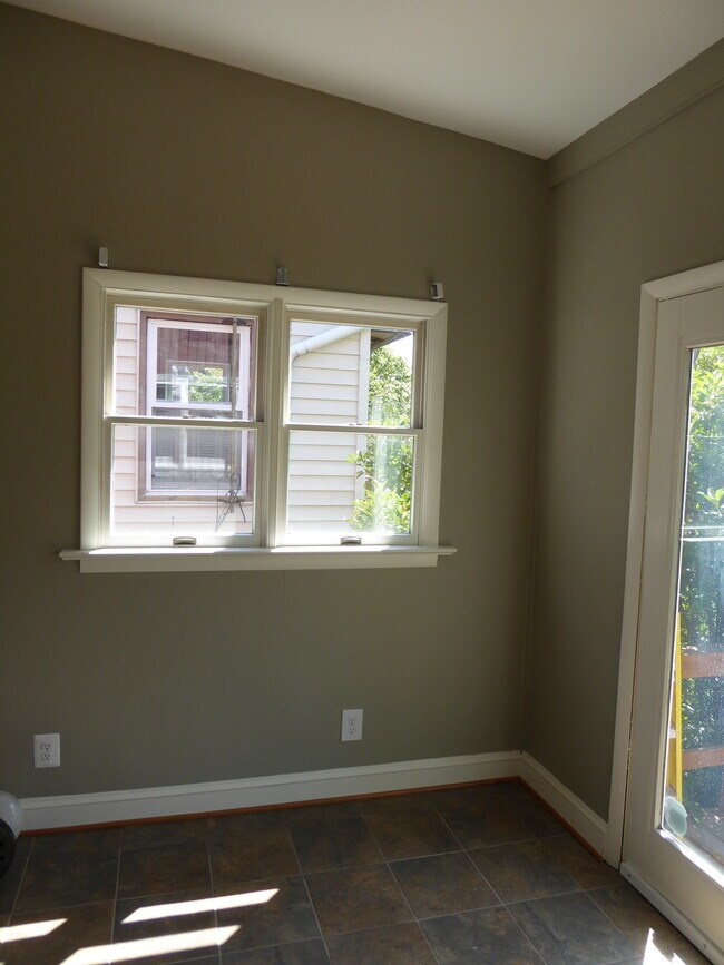 Building Photo - 218 9th St NE