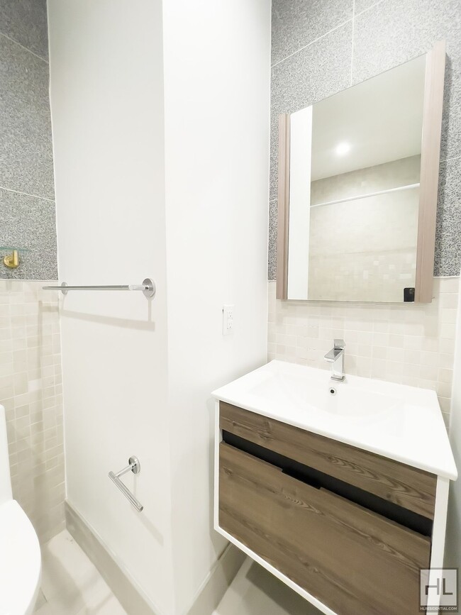 Building Photo - EAST 93 STREET / Upper East Side / Renovat...