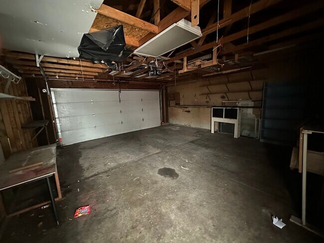 Building Photo - Aurora Rental | 3 Bedroom Home w/ Basement, Garage & Fireplace – Near Denver Commute