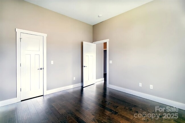 Building Photo - 75 Leyland Cir