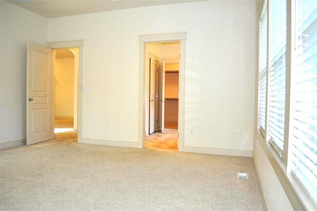 Building Photo - 9083 W Dalton Pl