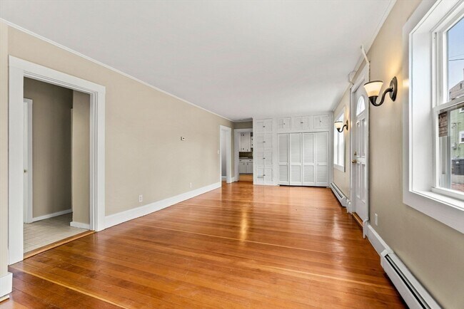 Building Photo - 9 Maple Cir