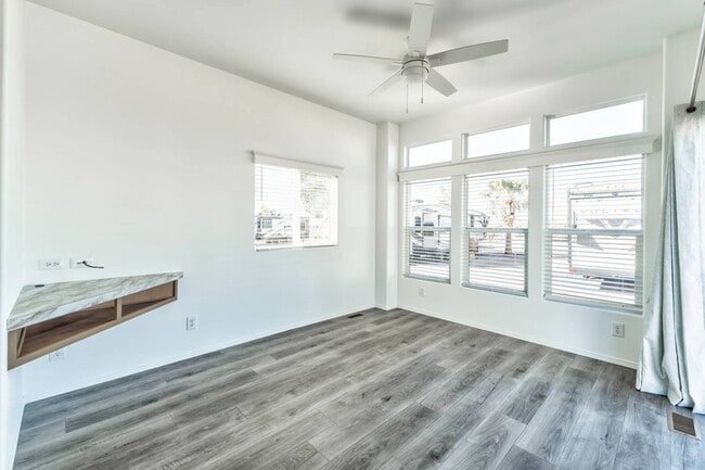 Building Photo - 9985 N Pinal Ave