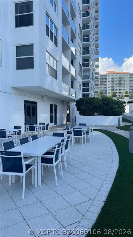 Building Photo - 3015 N Ocean Blvd