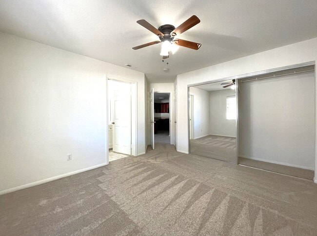 Building Photo - Updated Lower Level Condo in gated Vista Way Village!