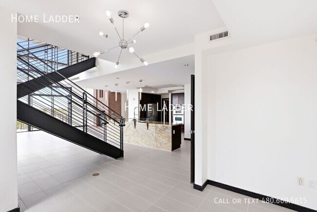 Building Photo - 208 W Portland St