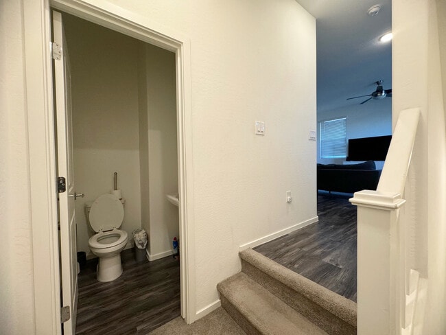 Building Photo - 2337 E Huntington Dr