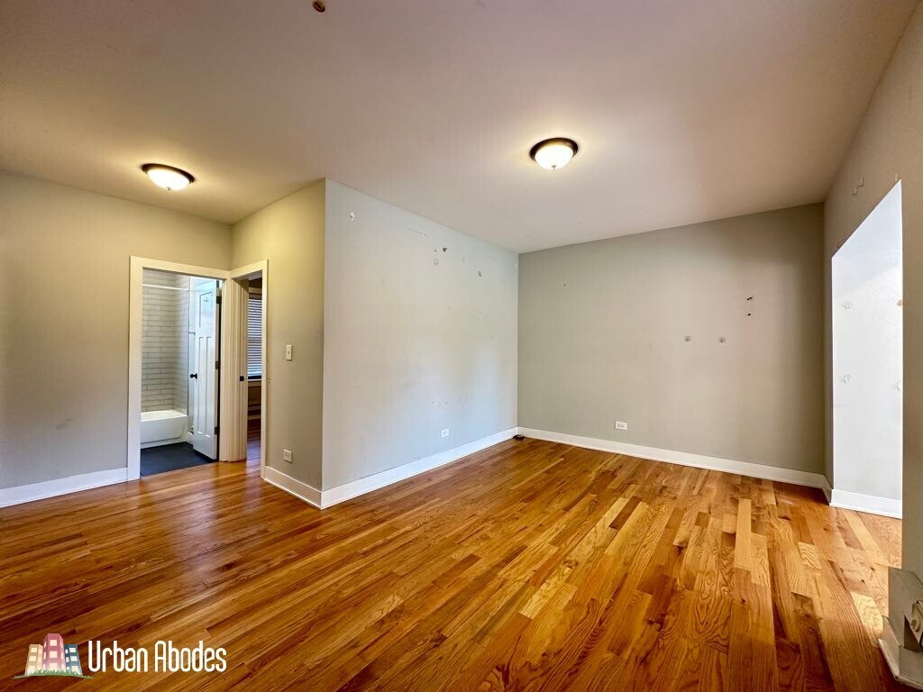 Building Photo - 4426 N Wolcott Ave